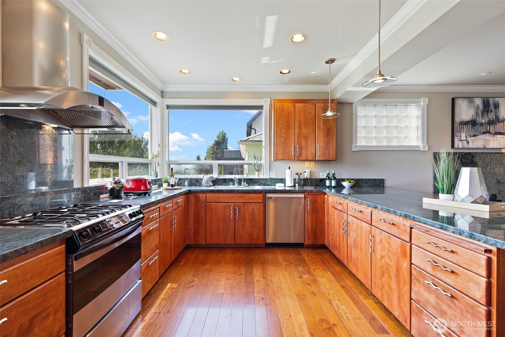 6222 37th Avenue NE, Seattle, WA 98115