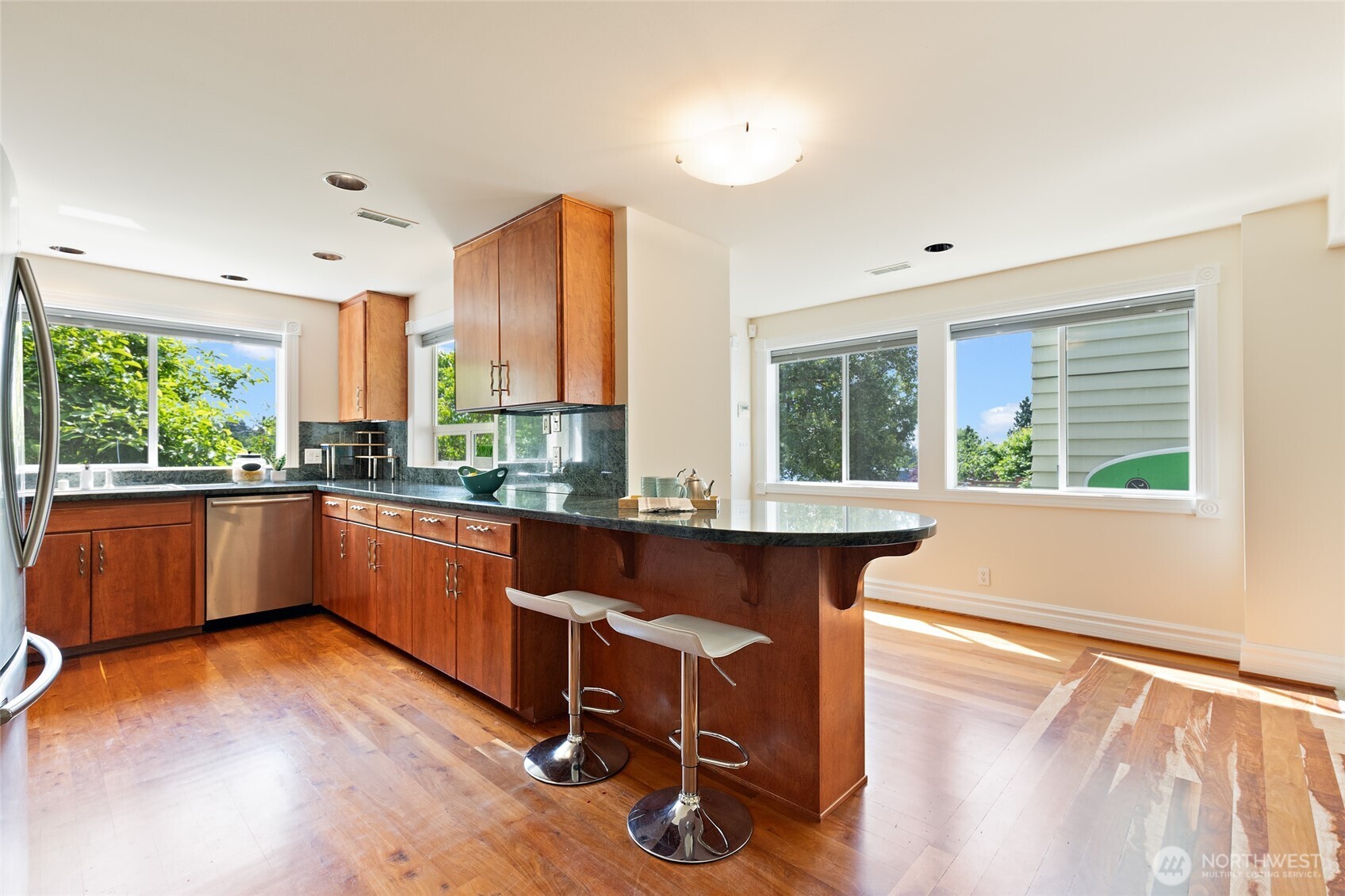 6222 37th Avenue NE, Seattle, WA 98115