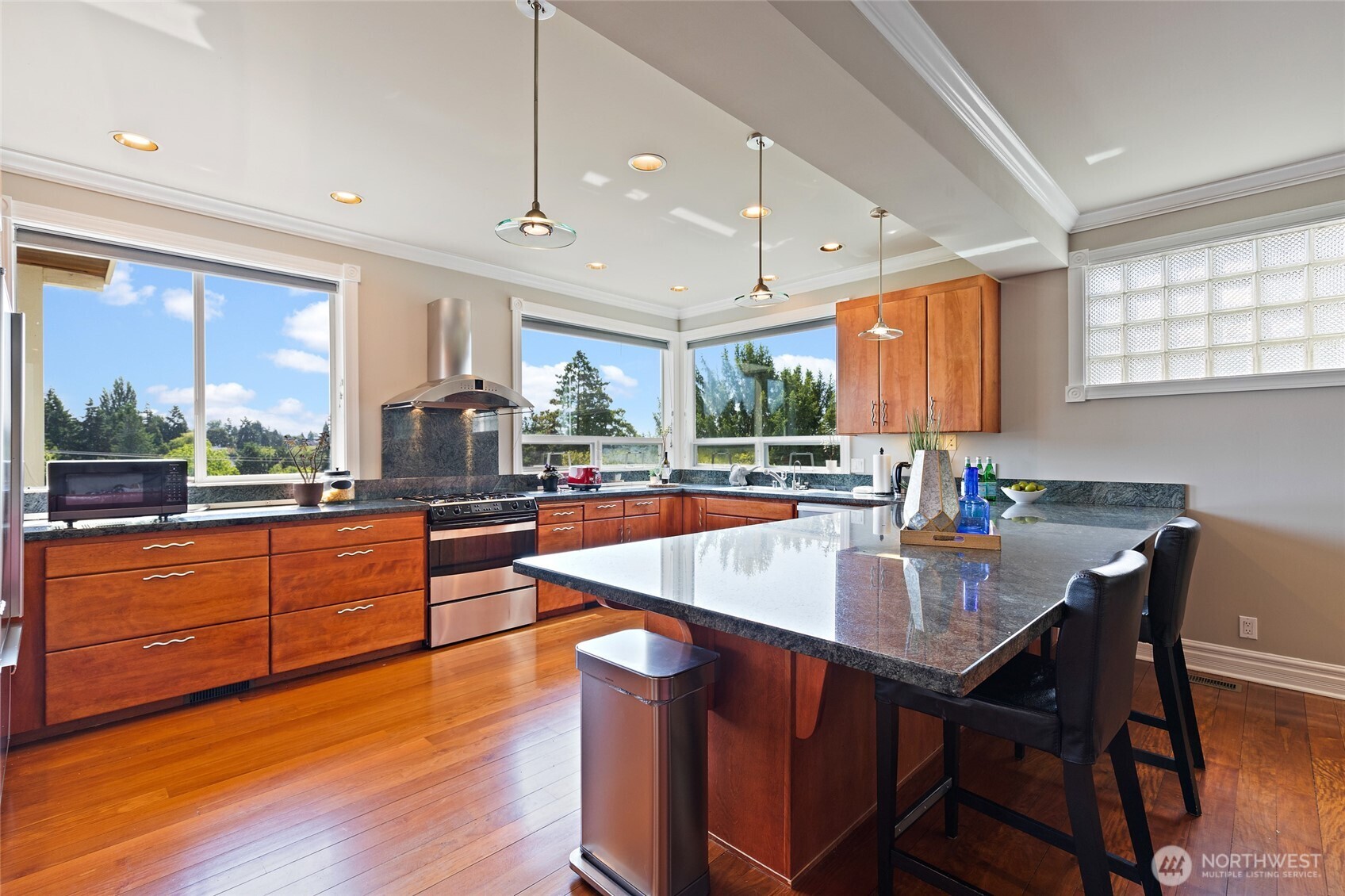 6222 37th Avenue NE, Seattle, WA 98115