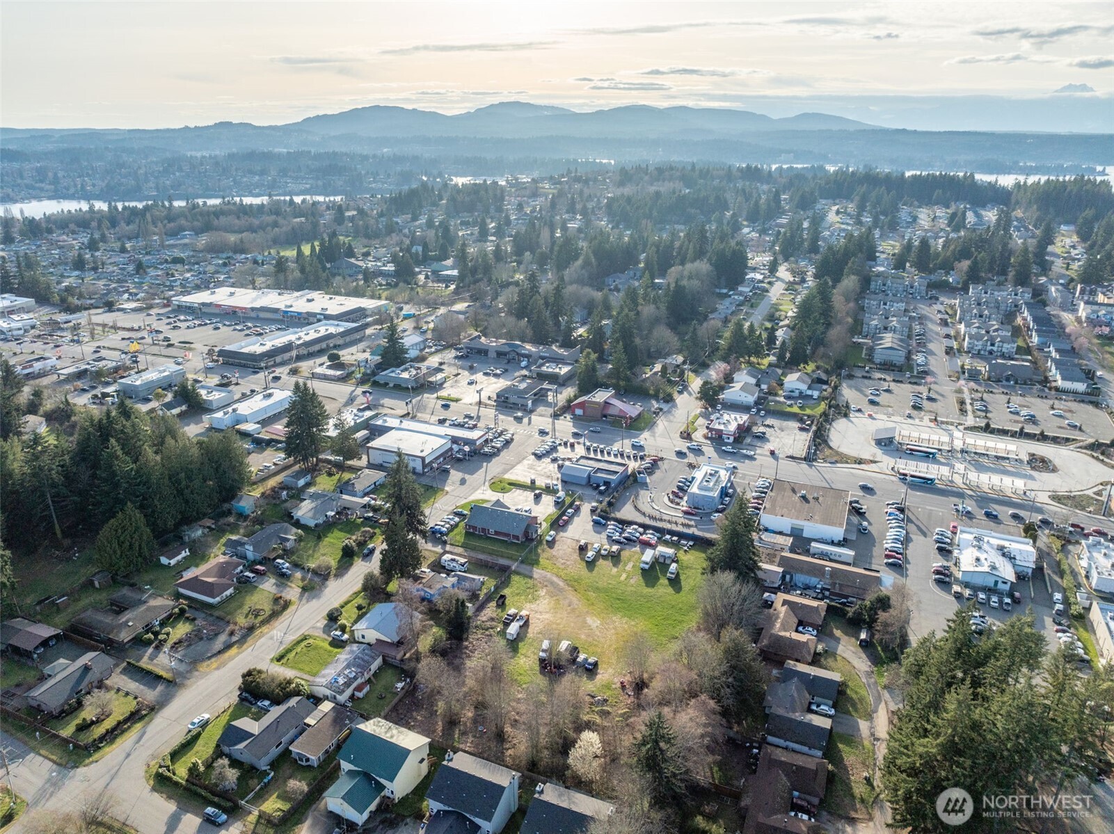 3890 Wheaton Way , Bremerton, WA 98310