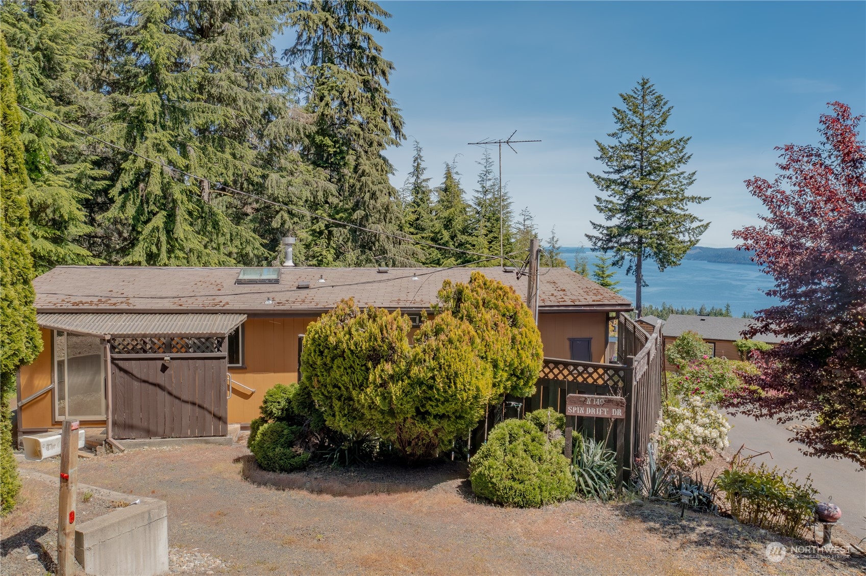 140 N Spindrift Drive , Lilliwaup, WA 98555