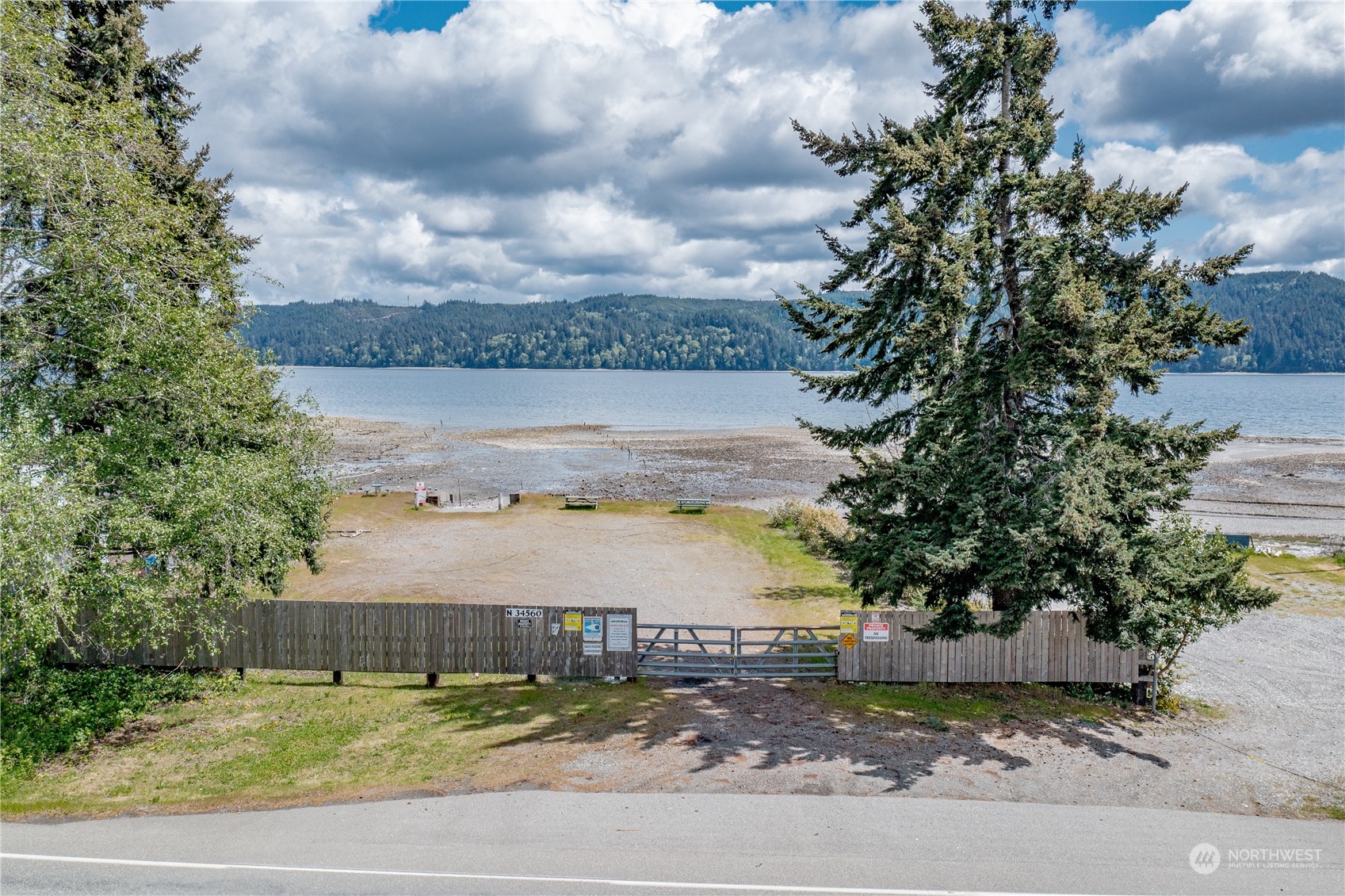 140 N Spindrift Drive , Lilliwaup, WA 98555