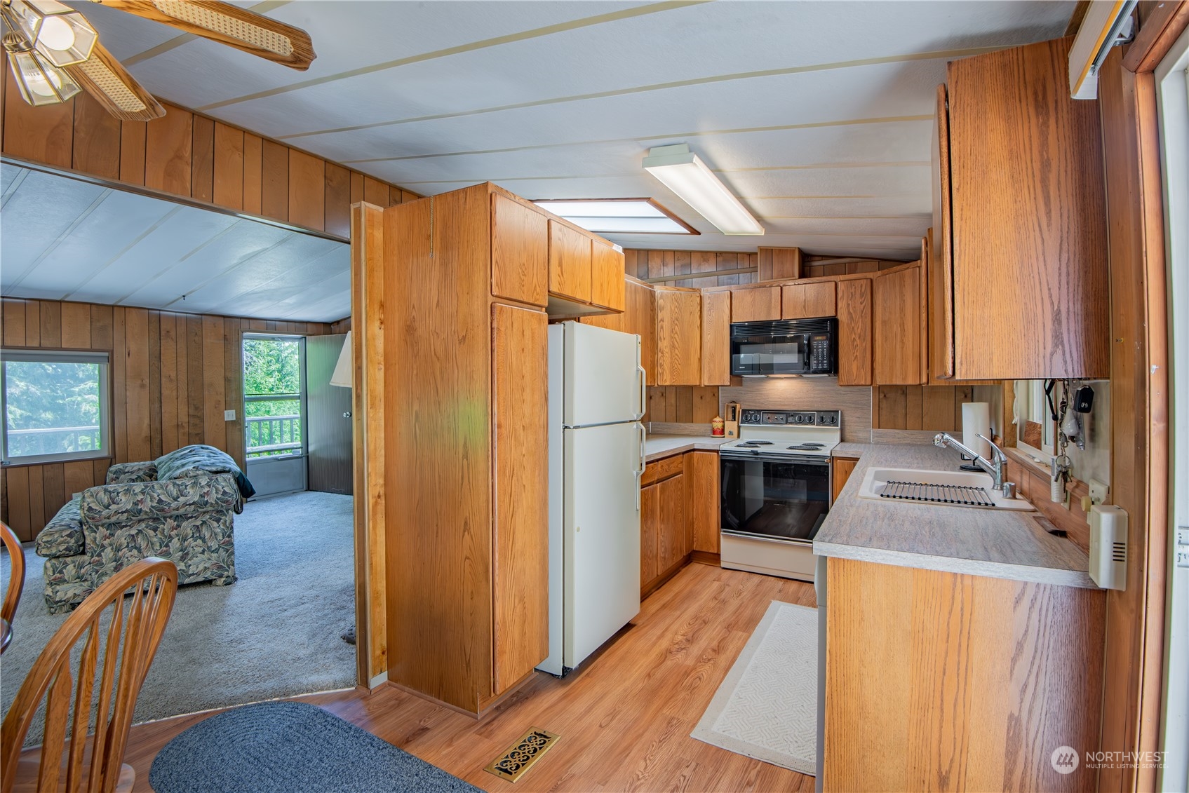 140 N Spindrift Drive , Lilliwaup, WA 98555