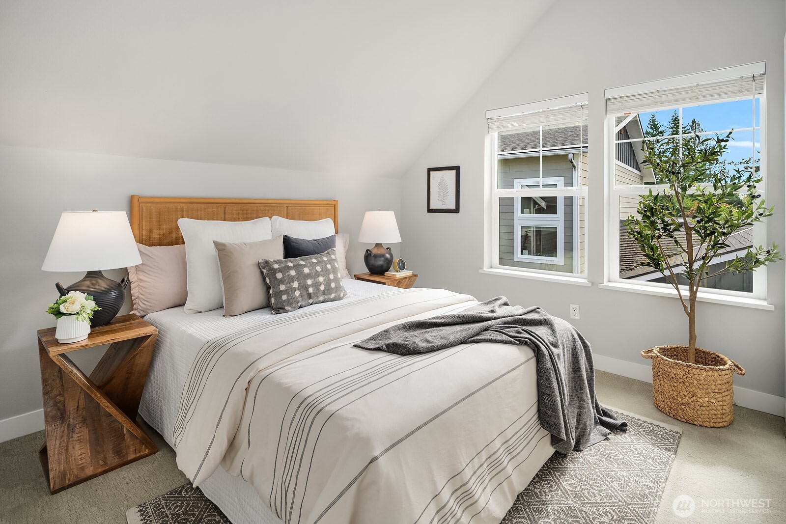 22773 SE 14th Court #10, Sammamish, WA 98075