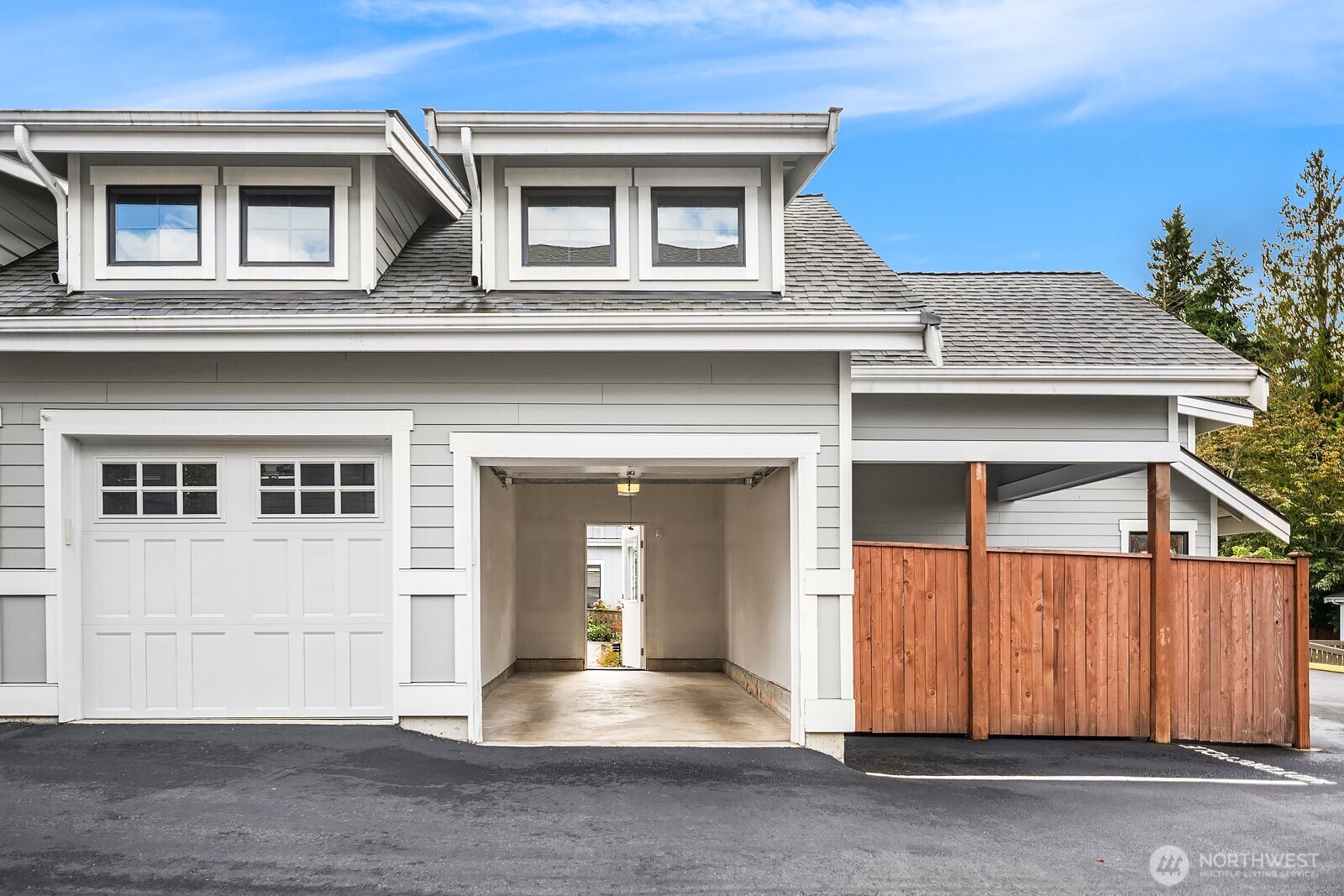 22773 SE 14th Court #10, Sammamish, WA 98075