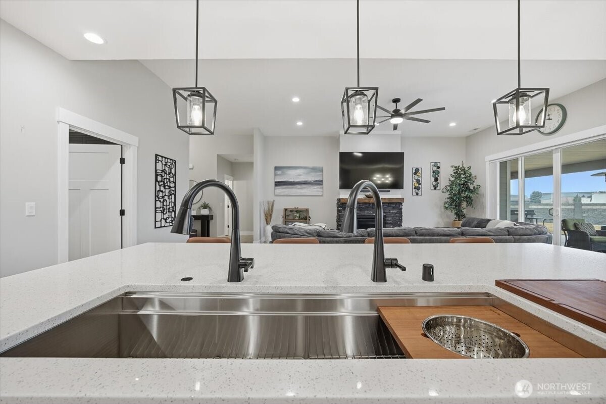 6915 Lamb Ct , Pasco, WA 99301