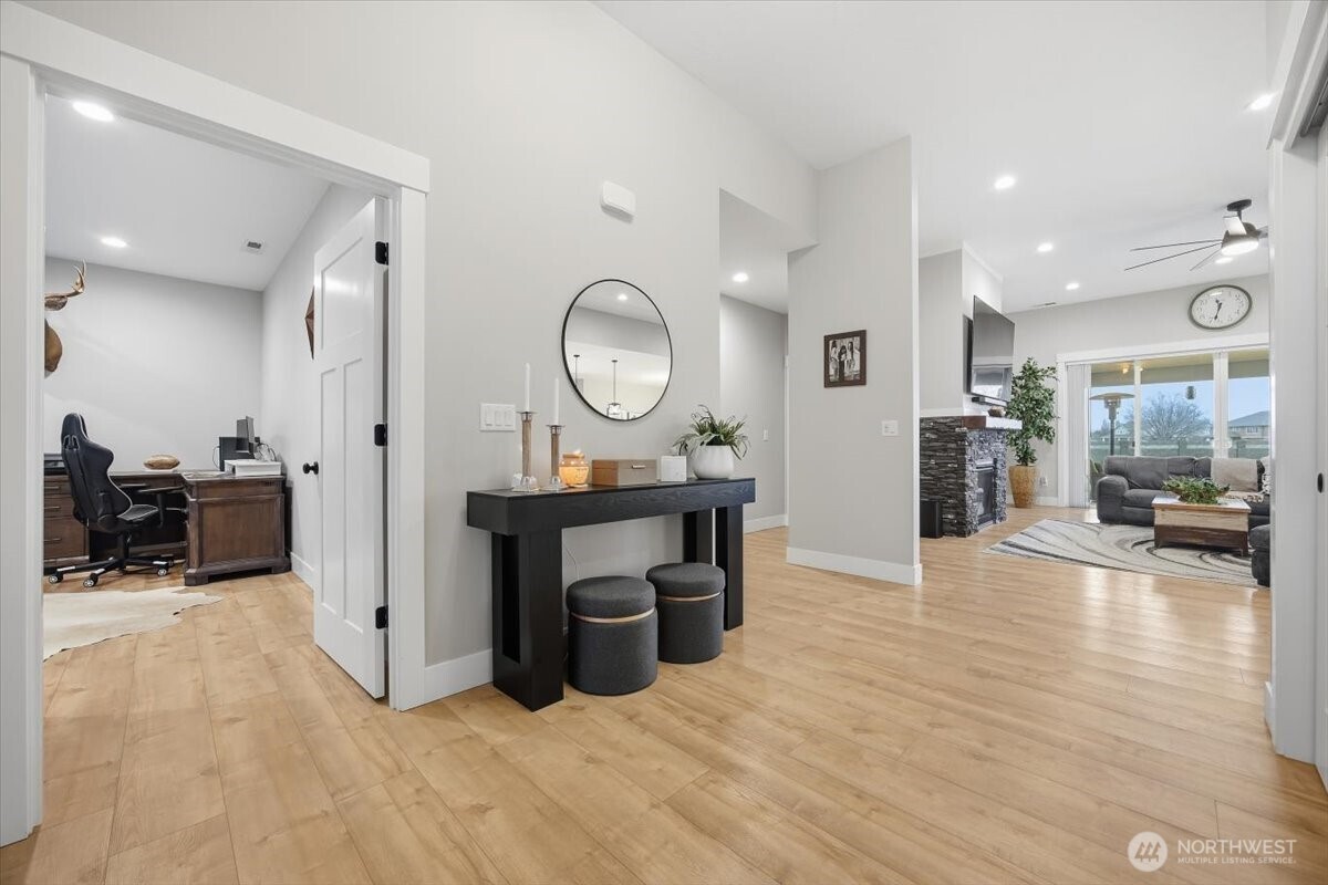 6915 Lamb Ct , Pasco, WA 99301