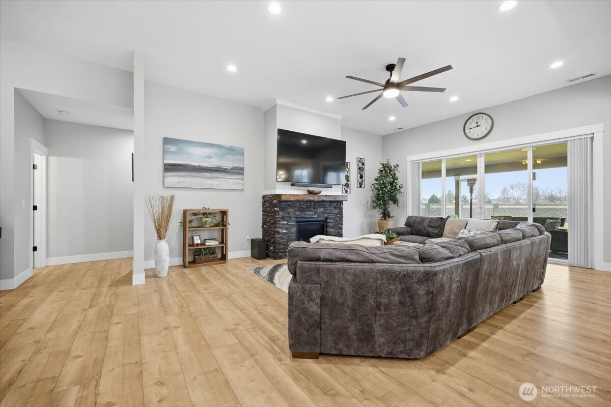 6915 Lamb Ct , Pasco, WA 99301