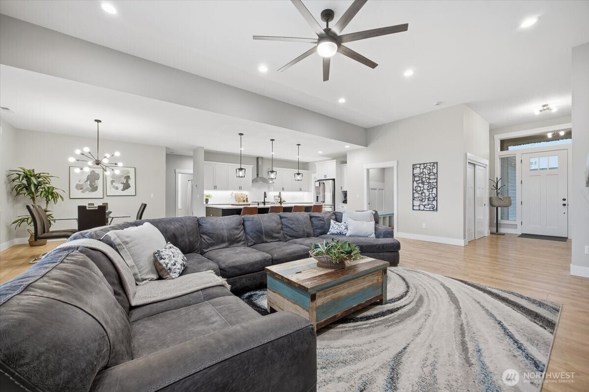 6915 Lamb Ct , Pasco, WA 99301