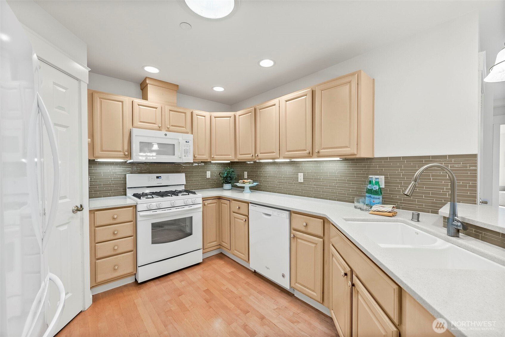 321 E Soderberg Road #C9, Allyn, WA 98524