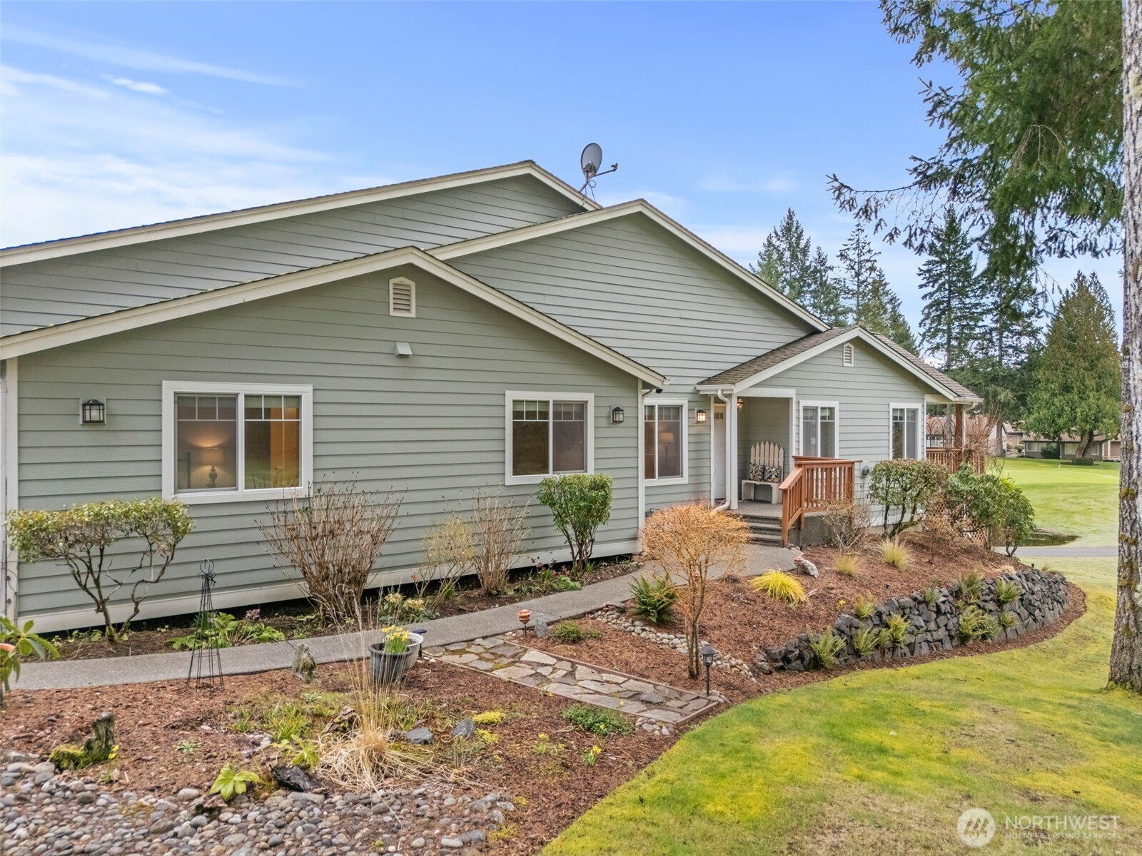321 E Soderberg Road #C9, Allyn, WA 98524