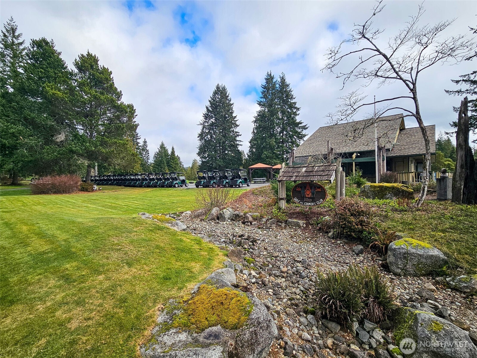 321 E Soderberg Road #C9, Allyn, WA 98524