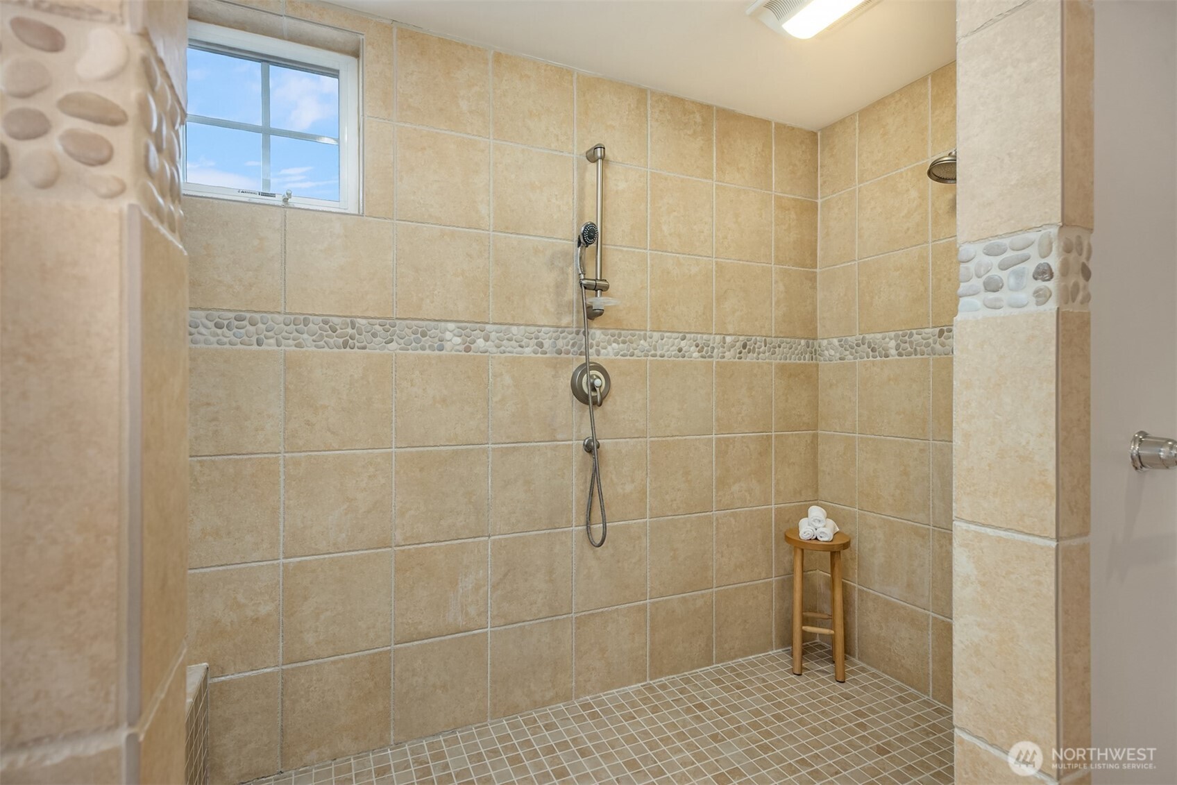 37918 Vista Key Drive NE, Hansville, WA 98340