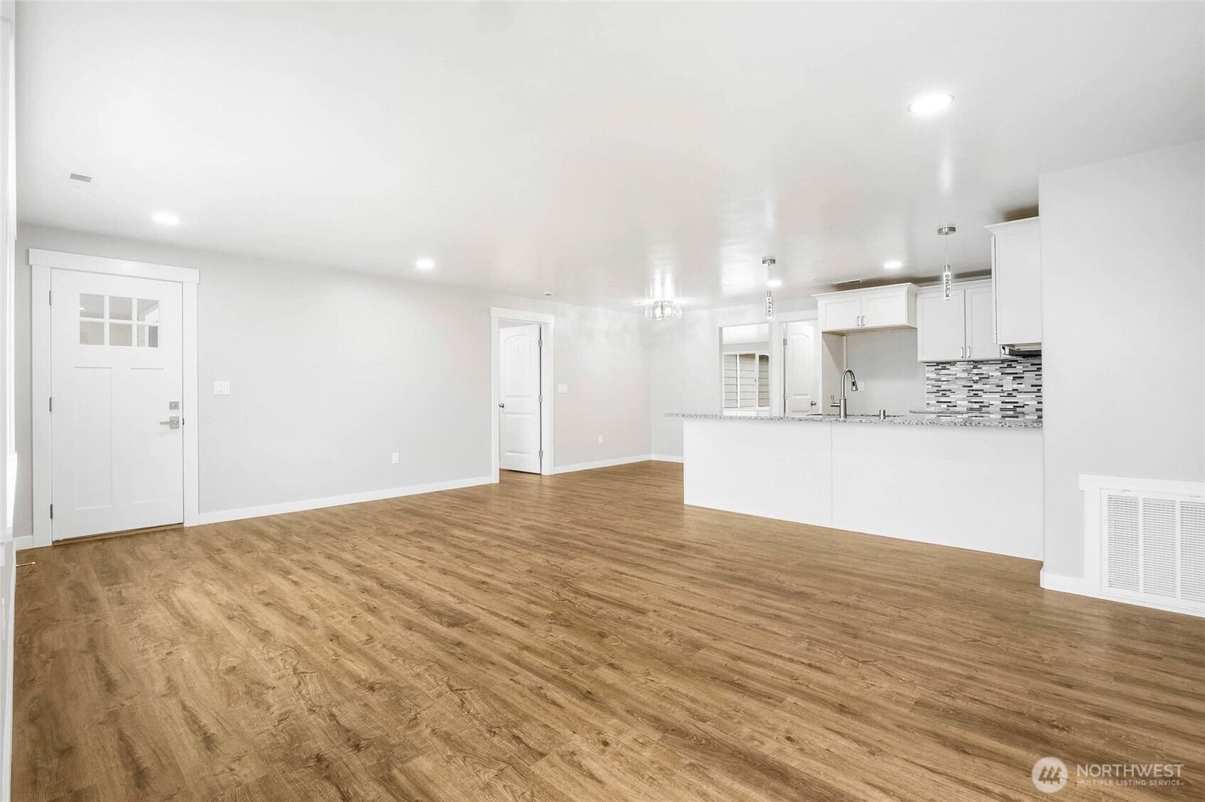 3120 W Lakeside Drive , Moses Lake, WA 98837