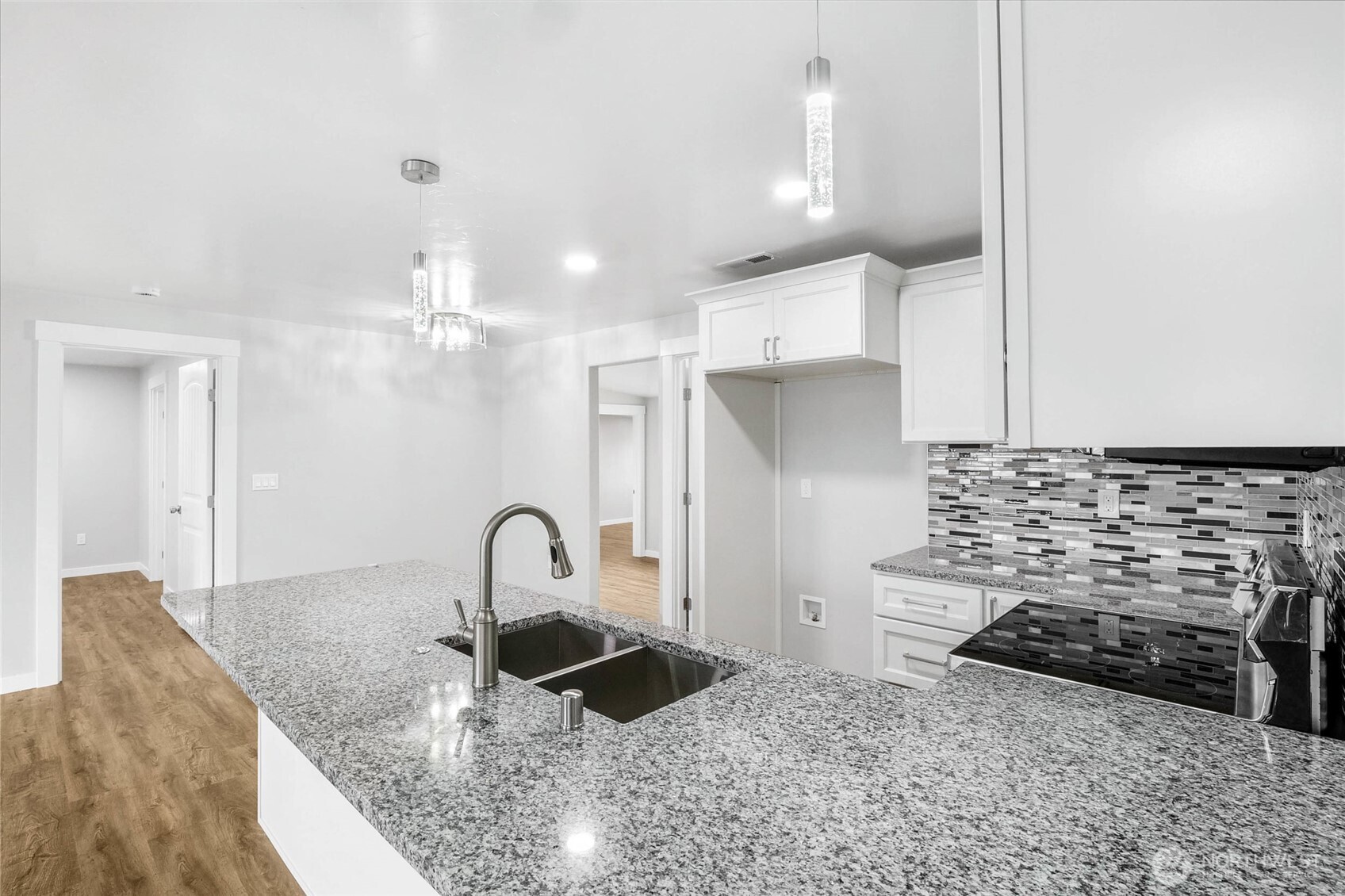 3120 W Lakeside Drive , Moses Lake, WA 98837