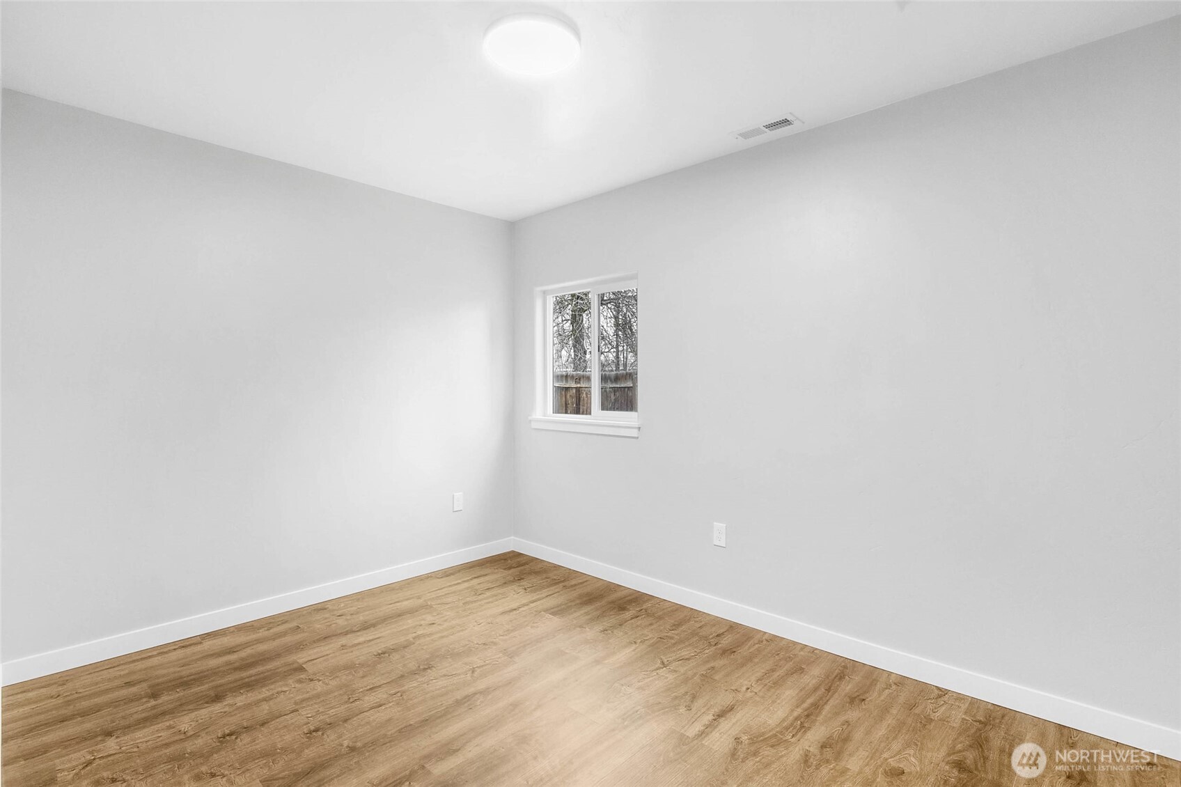 3120 W Lakeside Drive , Moses Lake, WA 98837