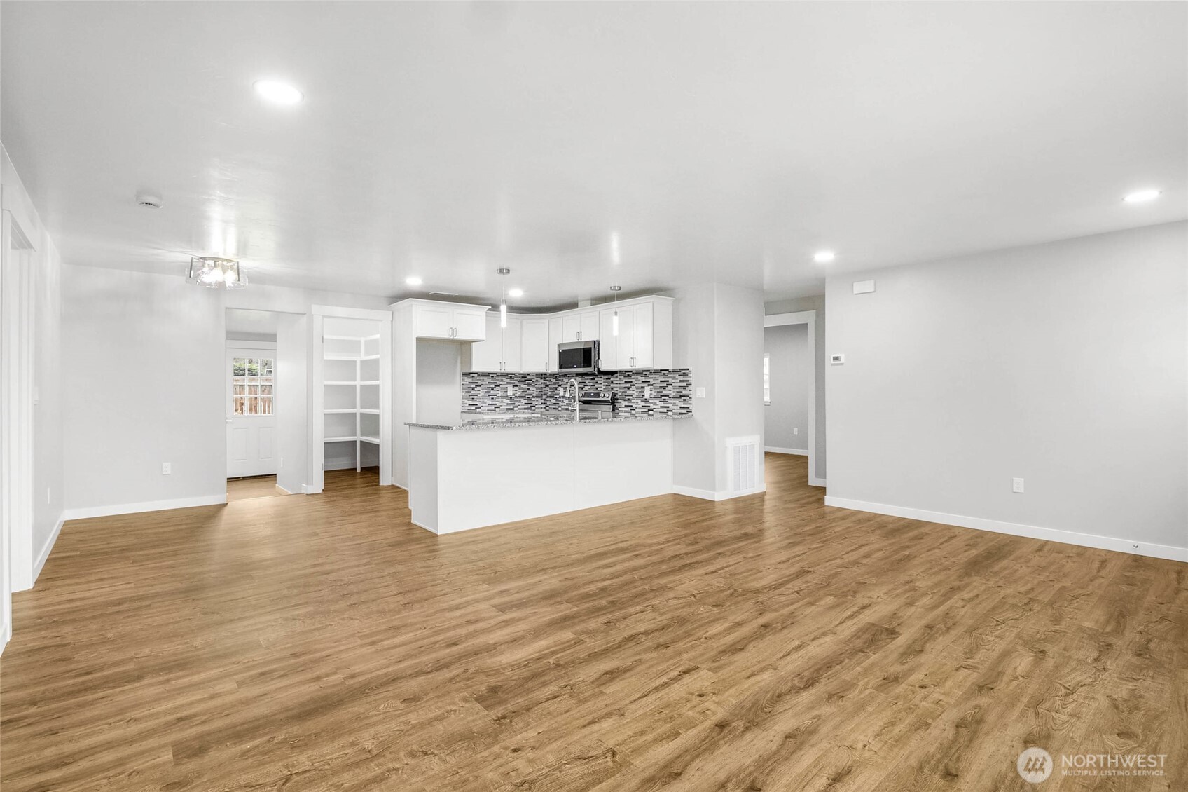 3120 W Lakeside Drive , Moses Lake, WA 98837