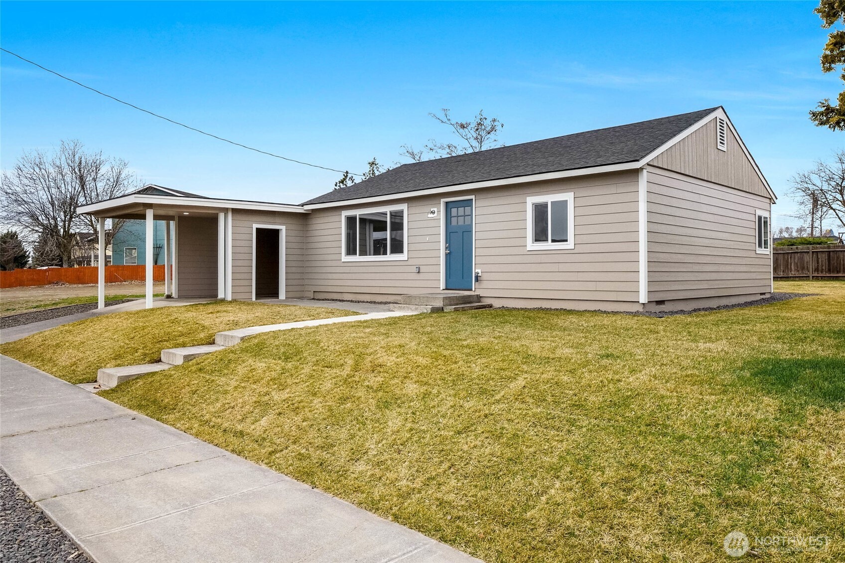 3120 W Lakeside Drive , Moses Lake, WA 98837