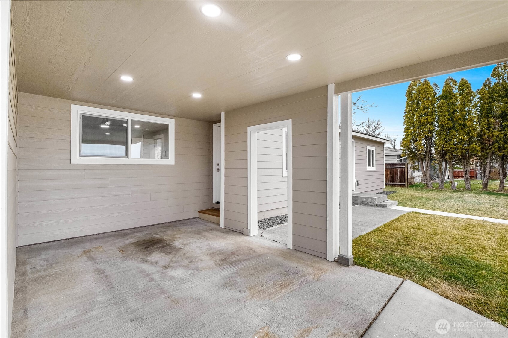 3120 W Lakeside Drive , Moses Lake, WA 98837