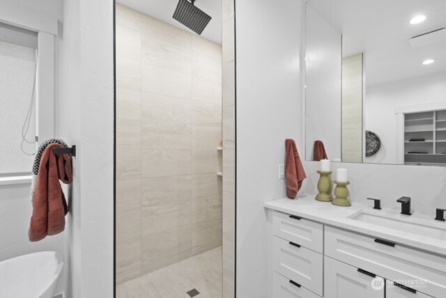 215 SE Desert Hills Loop , Moses Lake, WA 98837