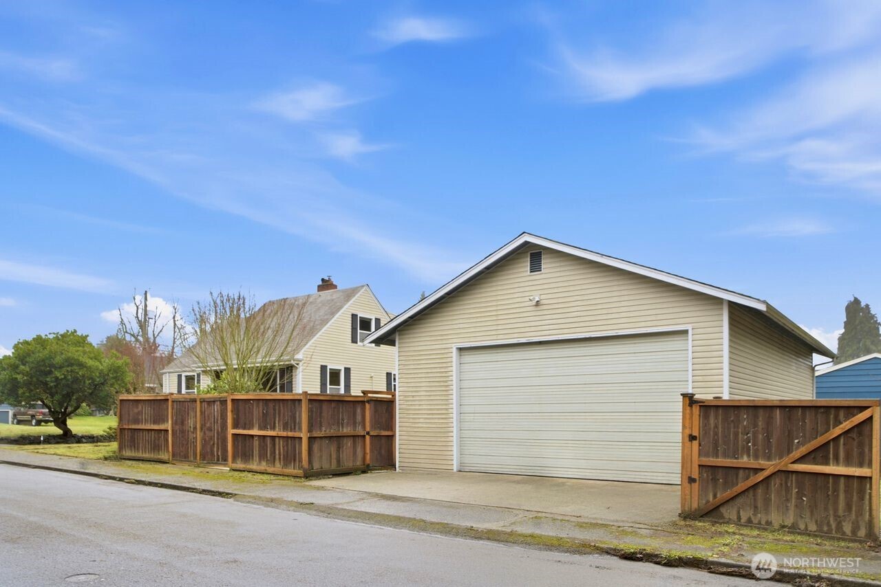 7102 N 9th Street , Tacoma, WA 98406