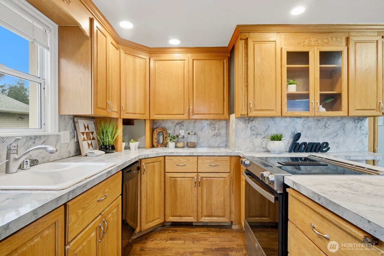 7102 N 9th Street , Tacoma, WA 98406