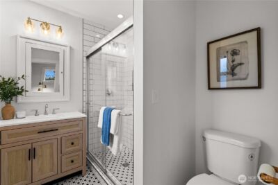 8211 Linden Avenue N, Seattle, WA 98103 - Photo 20