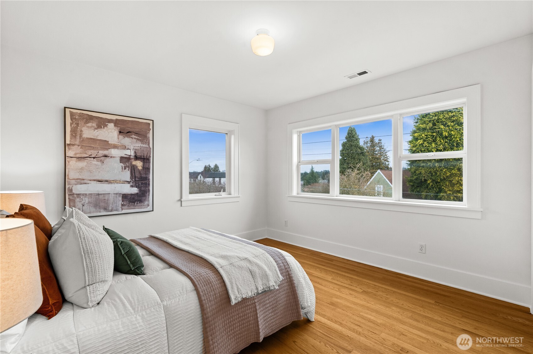 8211 Linden Avenue N, Seattle, WA 98103