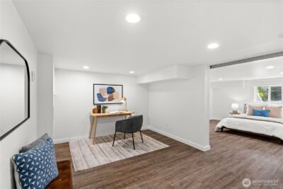 8211 Linden Avenue N, Seattle, WA 98103 - Photo 27