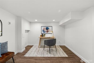 8211 Linden Avenue N, Seattle, WA 98103 - Photo 32