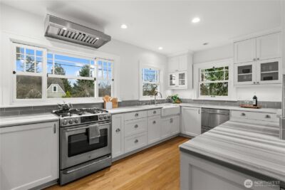 8211 Linden Avenue N, Seattle, WA 98103 - Photo 7