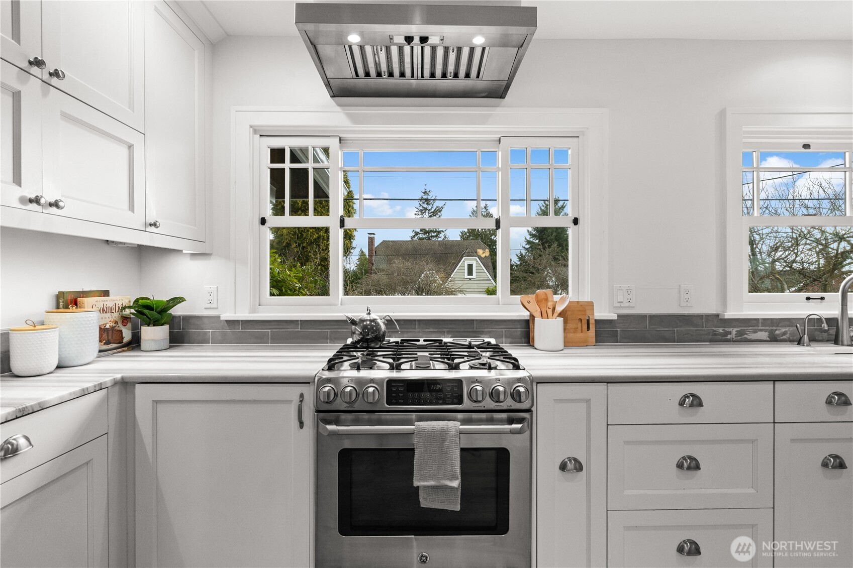 8211 Linden Avenue N, Seattle, WA 98103