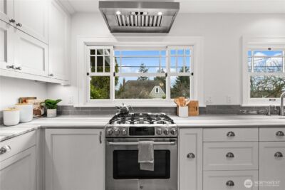 8211 Linden Avenue N, Seattle, WA 98103 - Photo 8