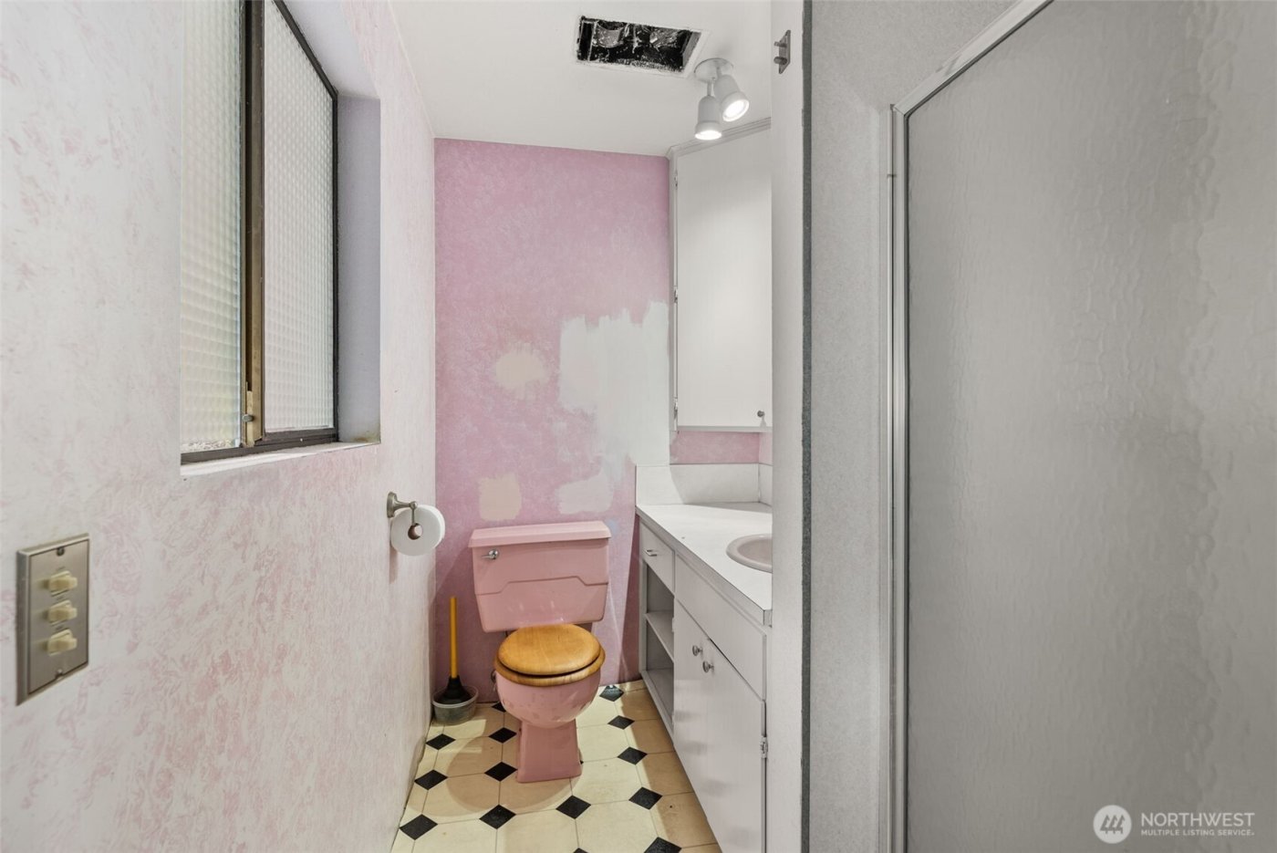 465 Upper Grand Avenue , Hoquiam, WA 98550