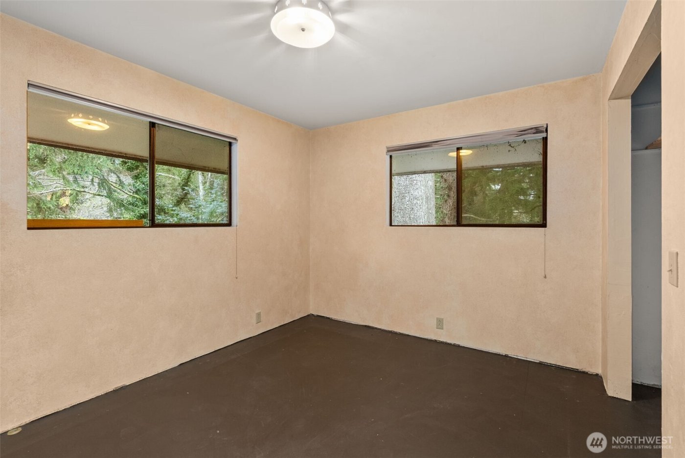 465 Upper Grand Avenue , Hoquiam, WA 98550