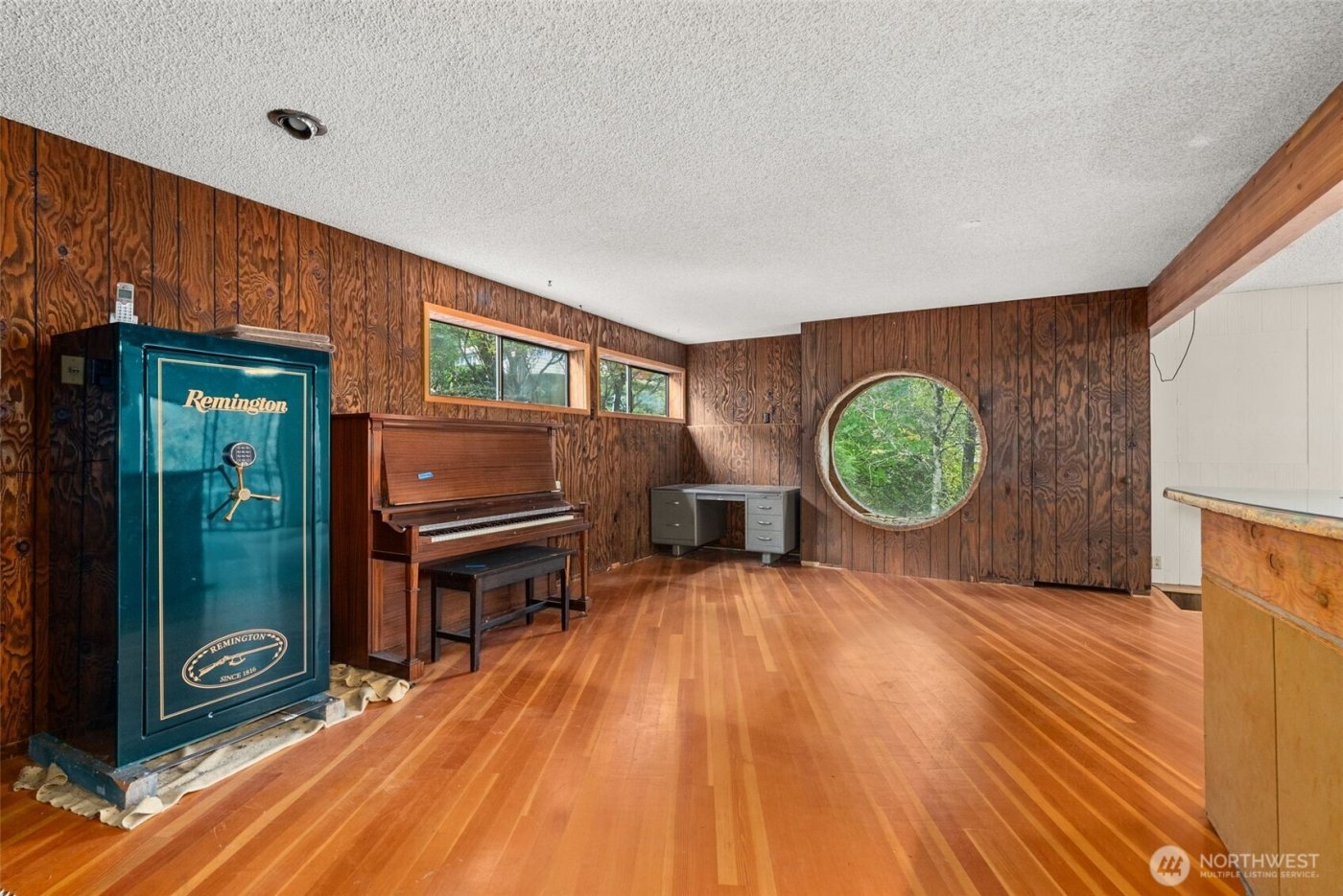 465 Upper Grand Avenue , Hoquiam, WA 98550