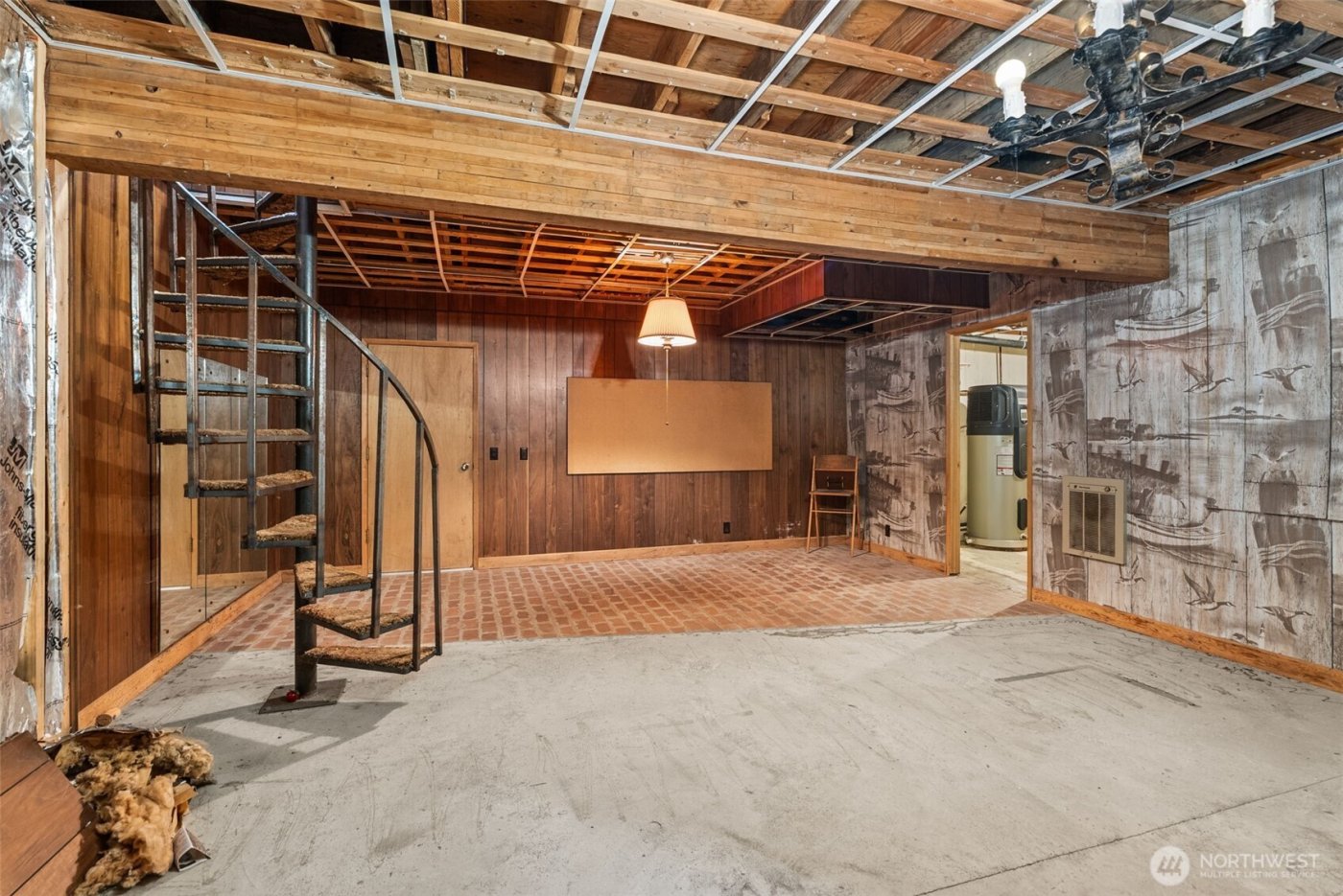 465 Upper Grand Avenue , Hoquiam, WA 98550