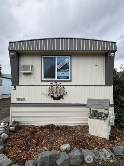 7031 NE 175th Street #5, Kenmore, WA 98028 - Photo 2