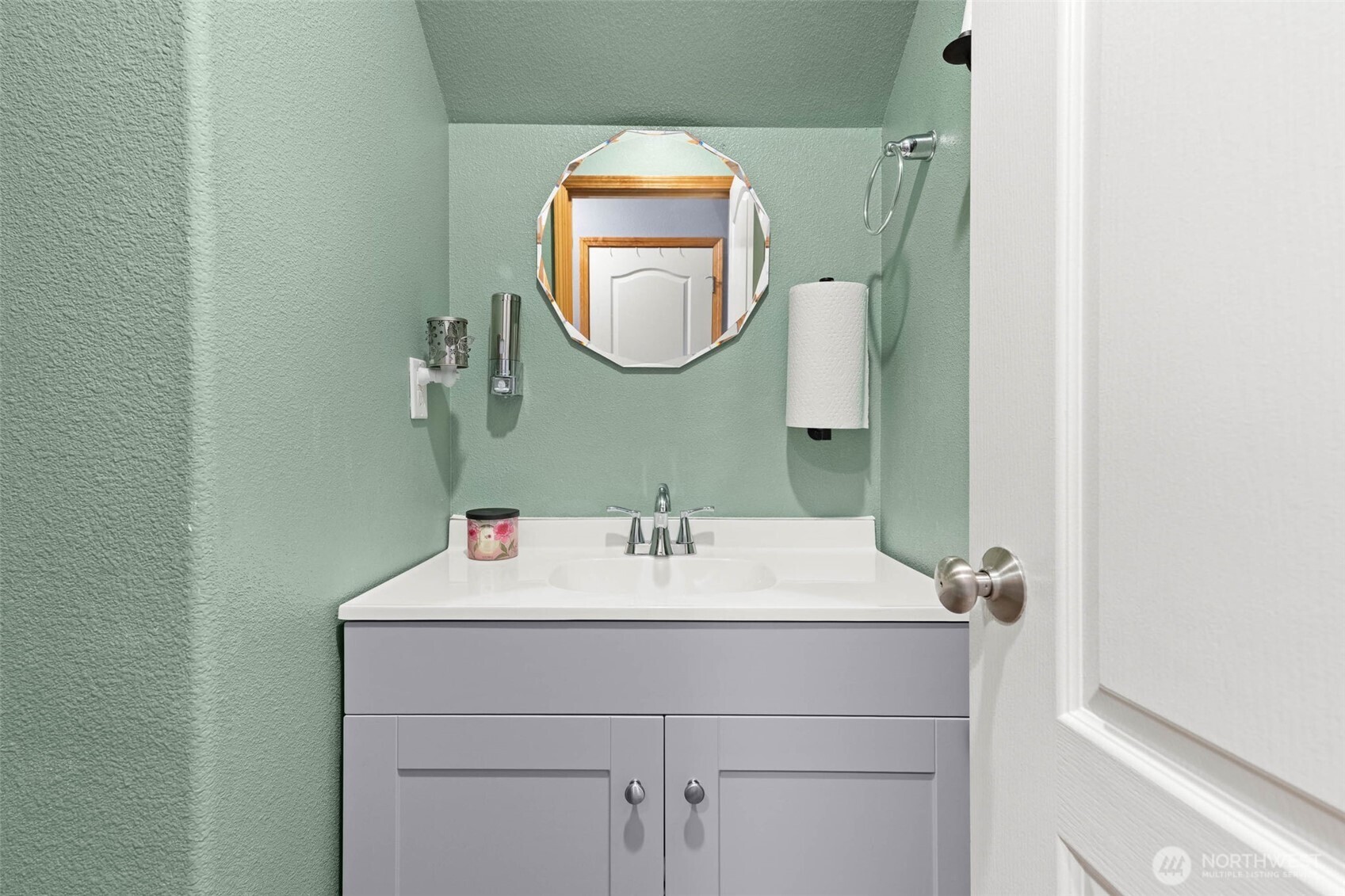 648 Kaitlyn St W , Eatonville, WA 98328