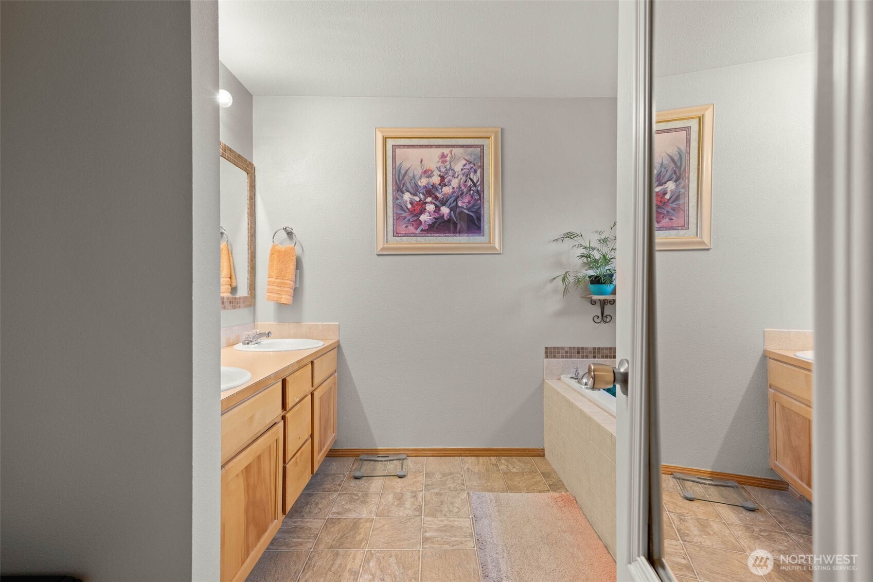 648 Kaitlyn St W , Eatonville, WA 98328