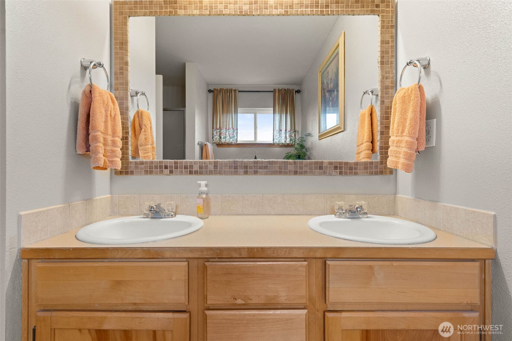 648 Kaitlyn St W , Eatonville, WA 98328