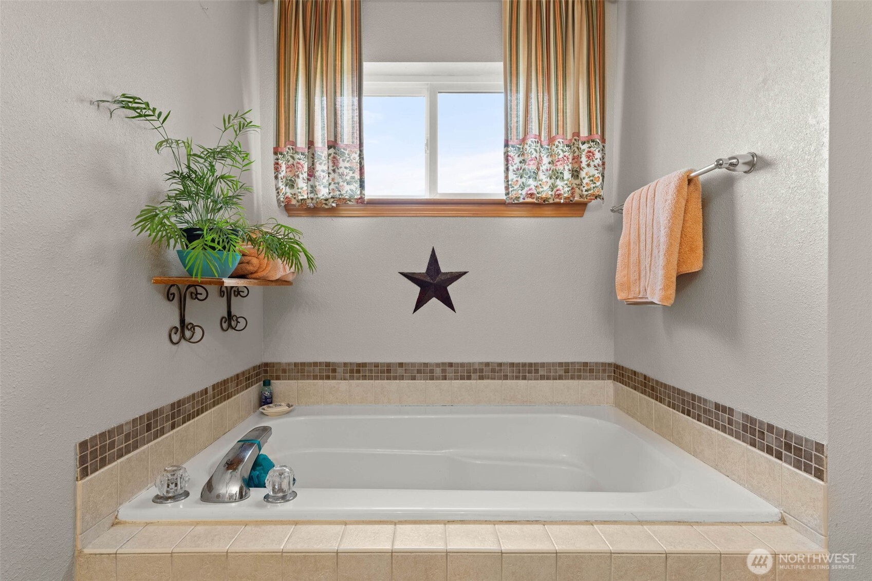 648 Kaitlyn St W , Eatonville, WA 98328