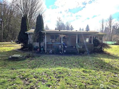 208 Burma Road , Castle Rock, WA 98611