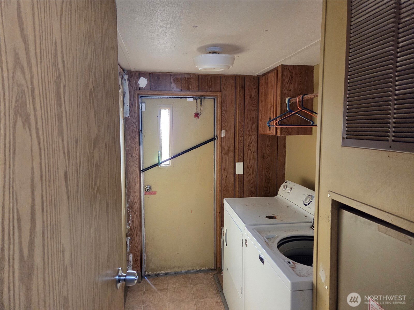 208 Burma Road , Castle Rock, WA 98611