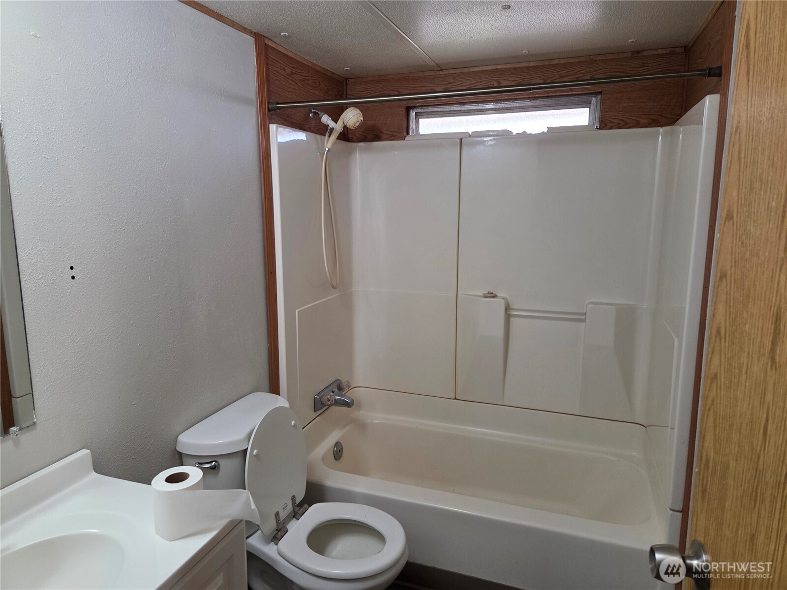 208 Burma Road , Castle Rock, WA 98611