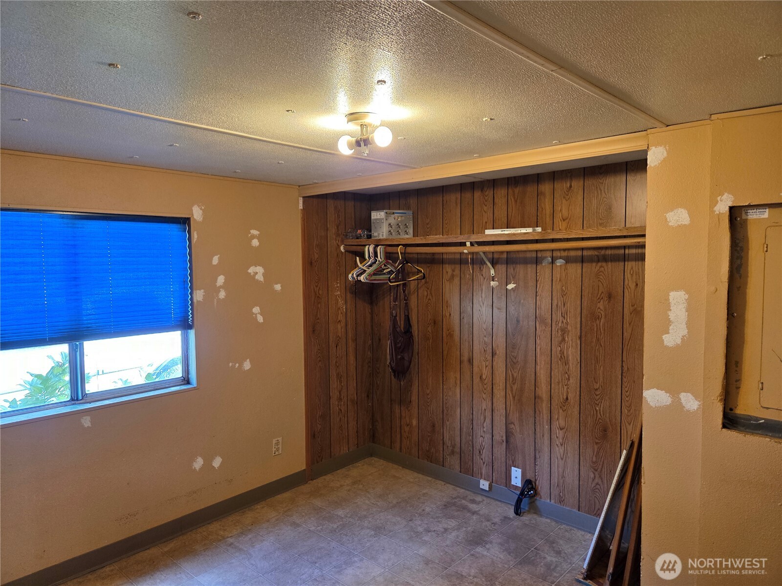 208 Burma Road , Castle Rock, WA 98611