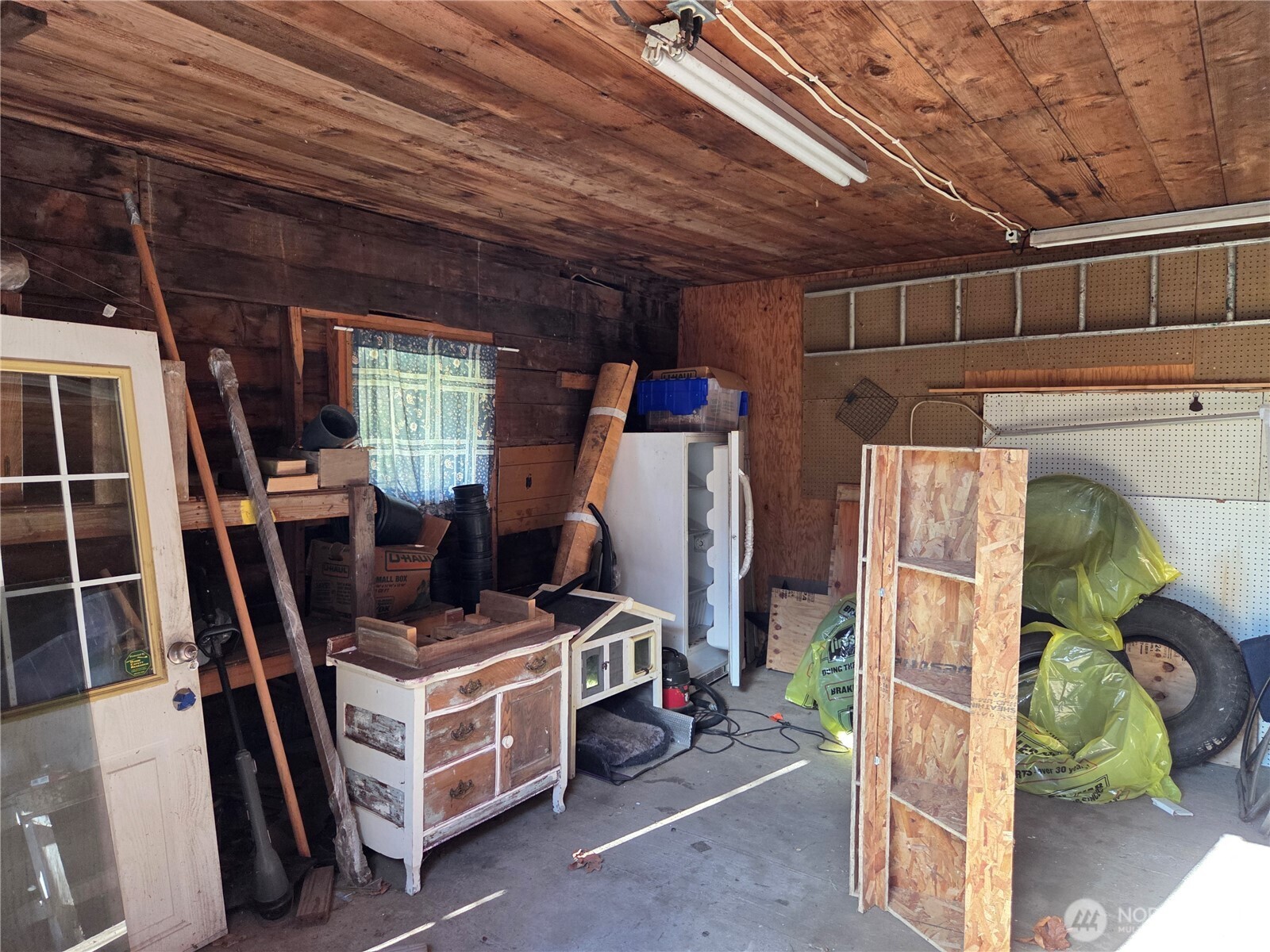 208 Burma Road , Castle Rock, WA 98611