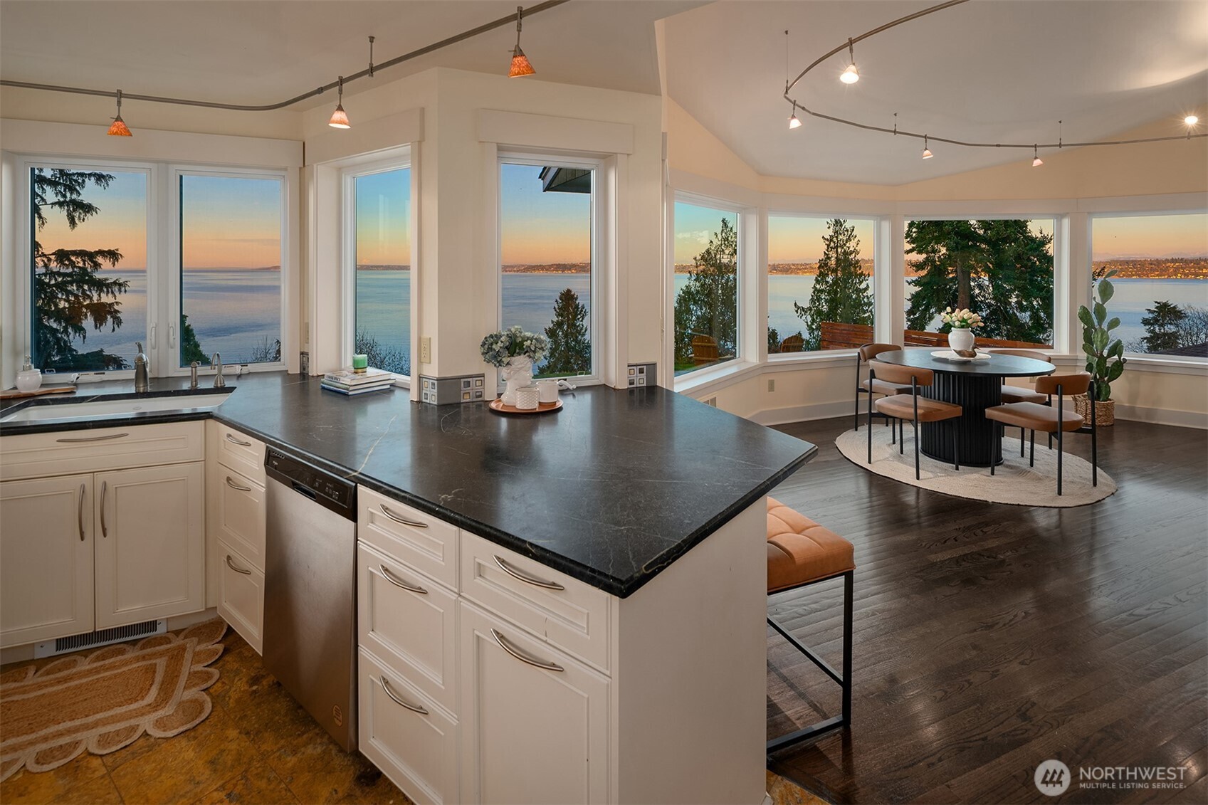 10628 SW Cowan Road , Vashon, WA 98070