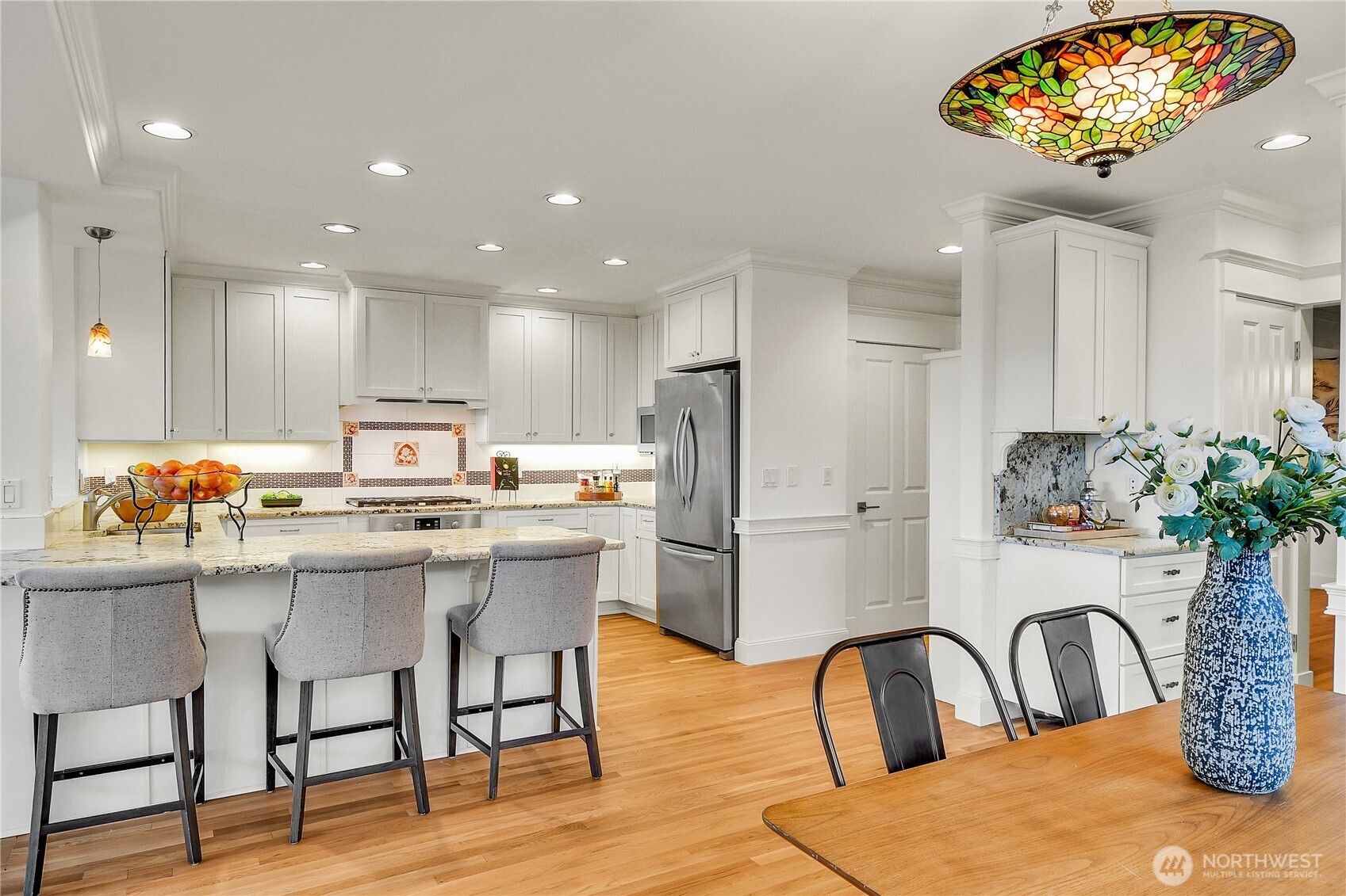 922 Nob Hill Avenue N, Seattle, WA 98109