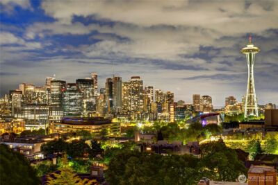 922 Nob Hill Avenue N, Seattle, WA 98109 - Photo 2